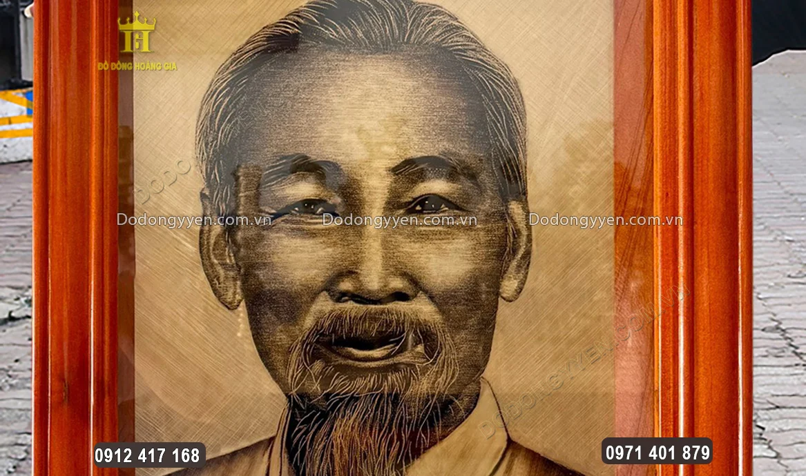 Gương mặt B&aacute;c được l&agrave;m sắc n&eacute;t, v&ocirc; c&ugrave;ng hiền hậu v&agrave; uy nghi&ecirc;m